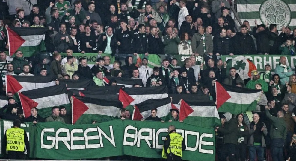fsldkkalsel's tweet photo. UEFA Denda Celtic $17.500 Karena Bendera Palestina: Celtic telah didenda £15.200 ($17.500) setelah penggemar mengibarkan bendera Palestina selama pertandingan Liga Champions melawan Atletico Madrid bulan lalu. UEFA menjatuhkan denda… https://t.co/Ec46Srw0Mg @fsldkindonesia https://t.co/5KmPQNI3vr