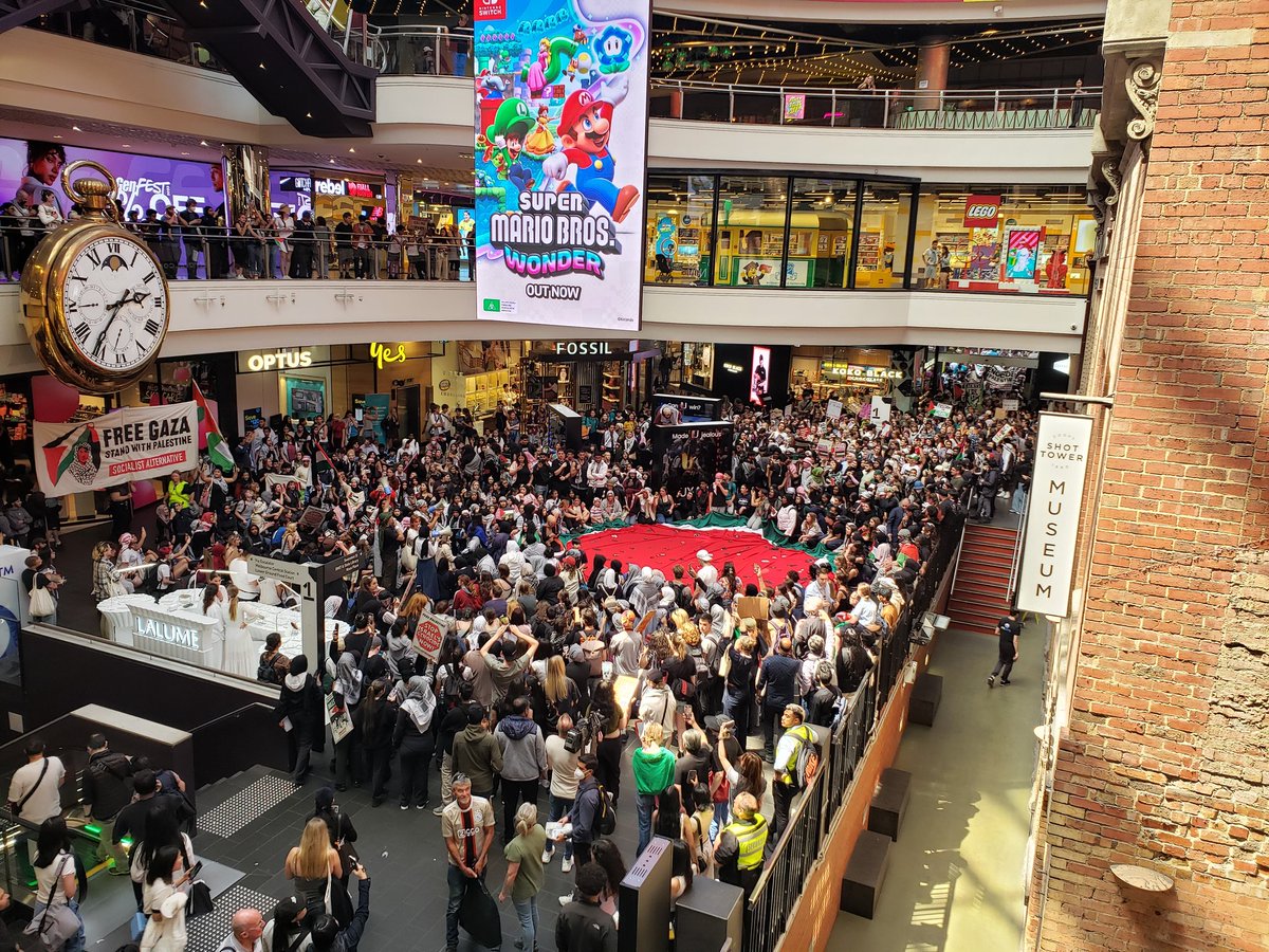 Hundreds of high school strikers for Palestine are sitting in at Melbourne Central!! 😍 FREE PALESTINE 🇵🇸🇵🇸🇵🇸