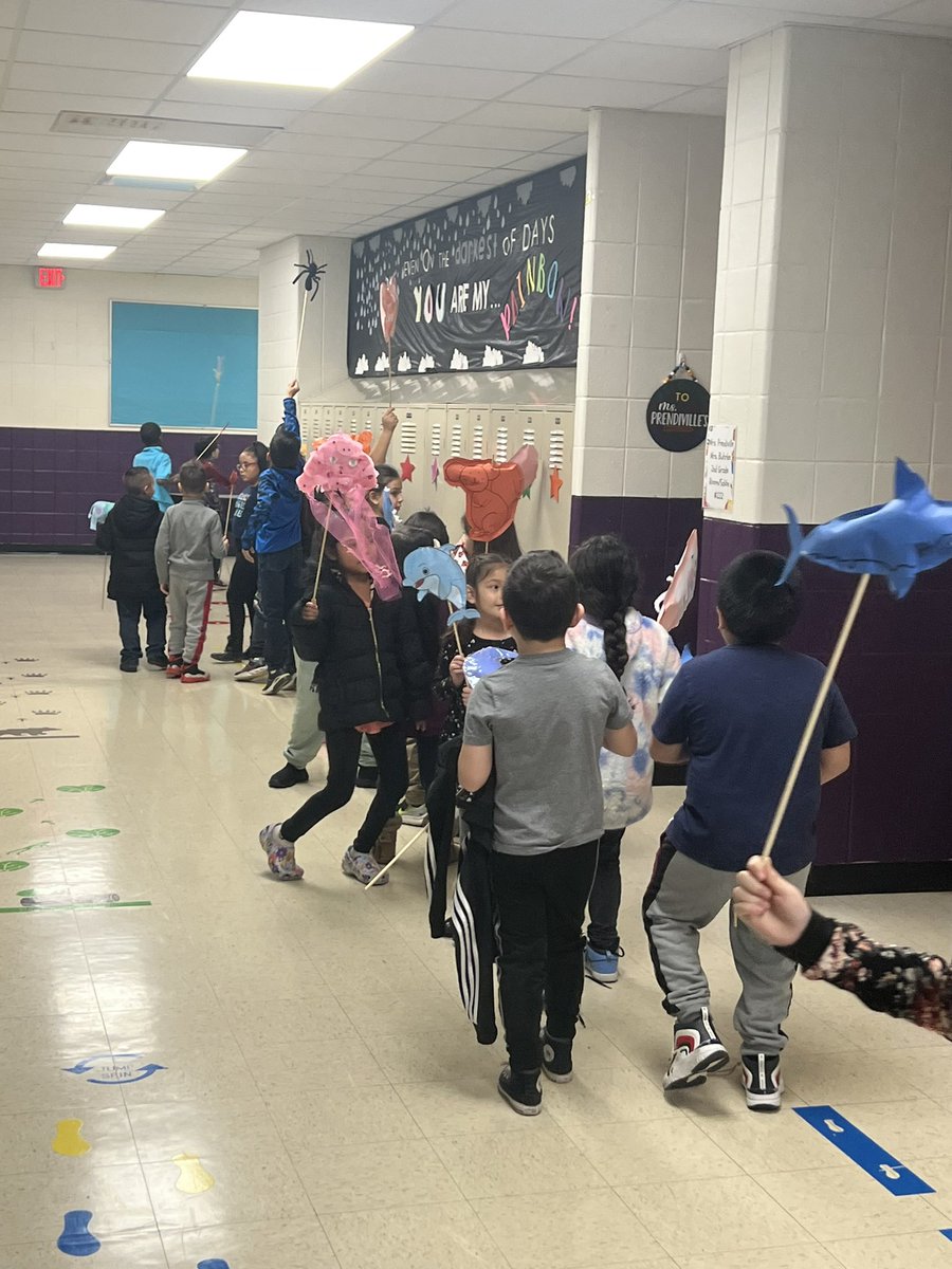 2nd Grade <a href="/KomenskyLions/">Komensky School</a> had so much fun having our first ever #BalloonsOverBroadway parade after reading the book about the puppeteer who inspired the helium balloon tradition at the Macy’s Day Thanksgiving Day Parade. #D100pride
