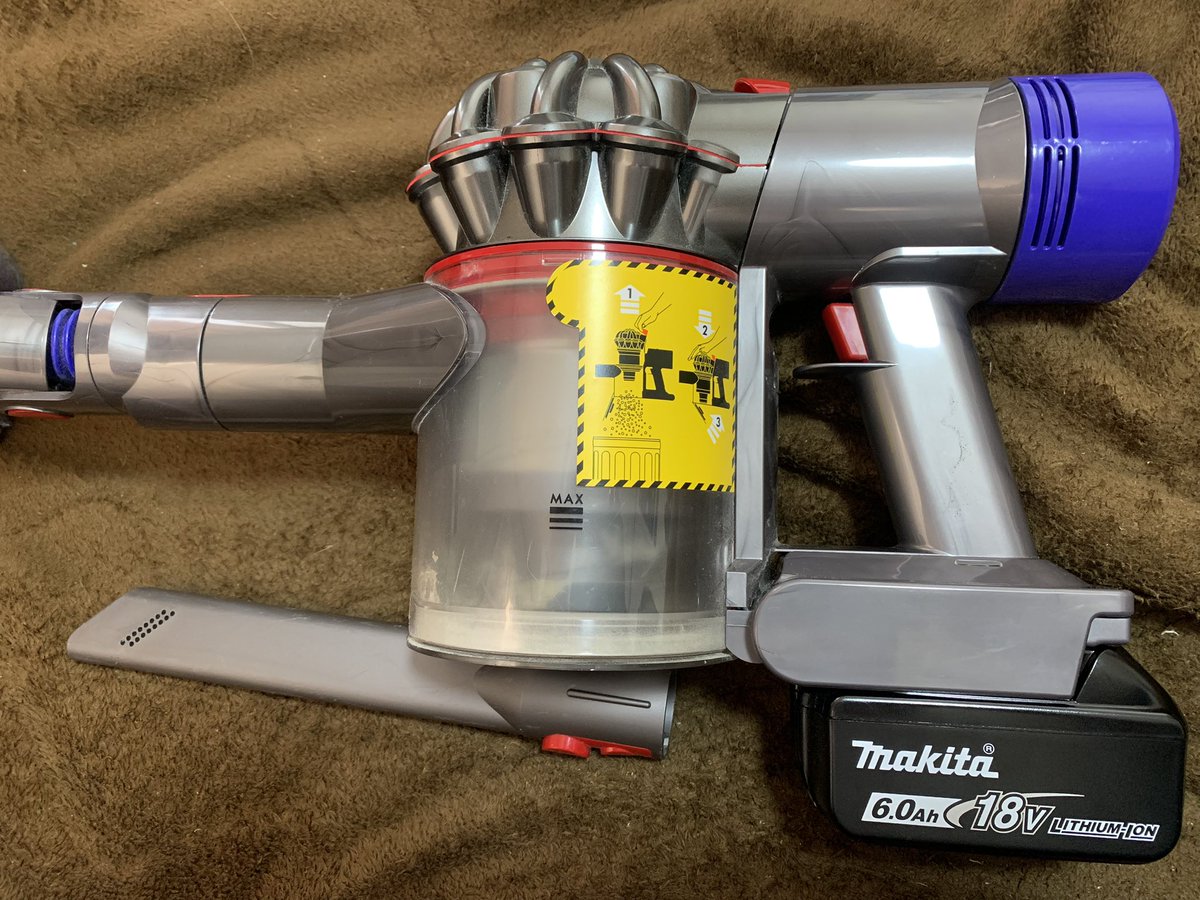 pushup3's tweet photo. バッテリー劣化で動かなくなってたDysonSV11、makita18v充電池仕様に変更しました。今のところ、快調です。 https://t.co/2JvKULOC9z