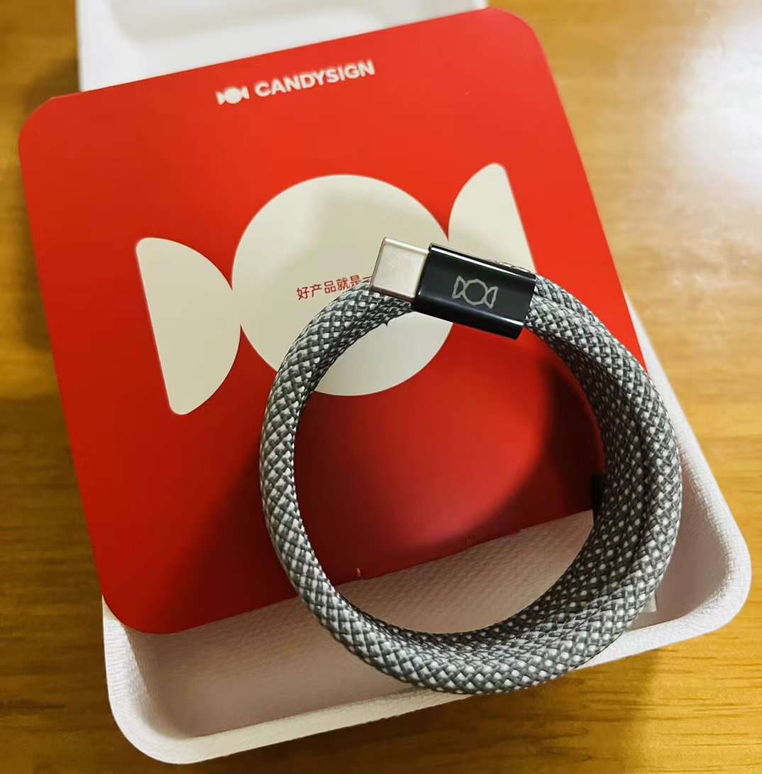 94xiabibi's tweet image. CandySign新出的贴贴线真是好玩儿又实用～整根线都自带磁力质感十足，嘎达嘎达的声音和手感玩儿起来好解压～