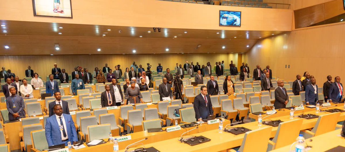 _AfricanUnion's tweet photo. By 2050, Africa’s population is expected to grow to about 2.5 billion people, 70% will be the #youth who will drive Africa’s digital economy.

There is need to invest in their skills development to accelerate innovations &amp; growth in Africa.

🎙️Ministers of Communication &amp; ICT. https://t.co/FhhRElDVNx