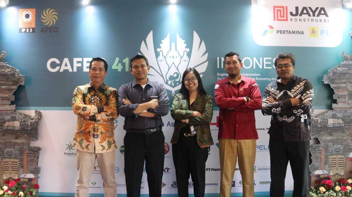 bppsdm_kp's tweet photo. #SobatBahari, pada hari terakhir Pameran CAFEO-41, Ses #BRSDM @AlekRudi didampingi Kepala @bppsdm_brppupp, Dir. @PKPjembrana, Kepala @bppsdm_gondol, Kepala @bppsdm_lrpt, kunjungi booth @kkpgoid, di Bali International Convention Center, Bali, (23/11)
#KKPThrive #SDMKP #SDMUnggul https://t.co/HaQ9UnfP9r
