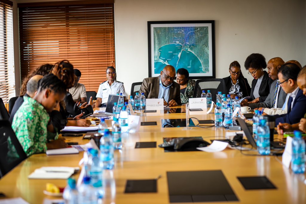 Dotransport's tweet photo. [IN PICTURES]

TNPA overview presentation and Port of Saldanha presentation with discussion &amp; reflections led by Deputy Minister, Hon. @MangcuLisa and Heads of Delegations. https://t.co/HPZ3OKQSpQ