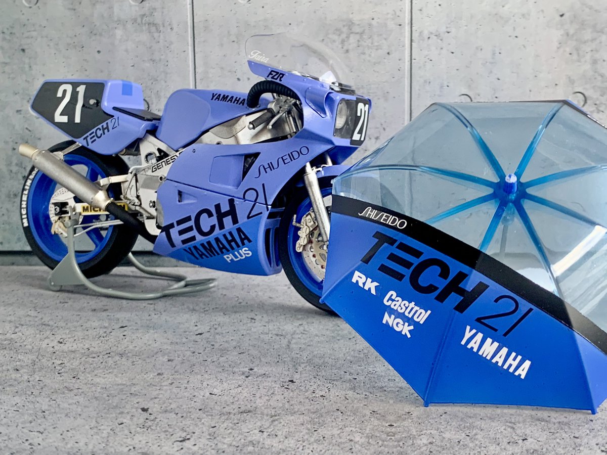 UsagiKouichi's tweet photo. #yamaha #tech21 #fzr750 #ow74 #suzuka8h https://t.co/ufa5PwuOiM