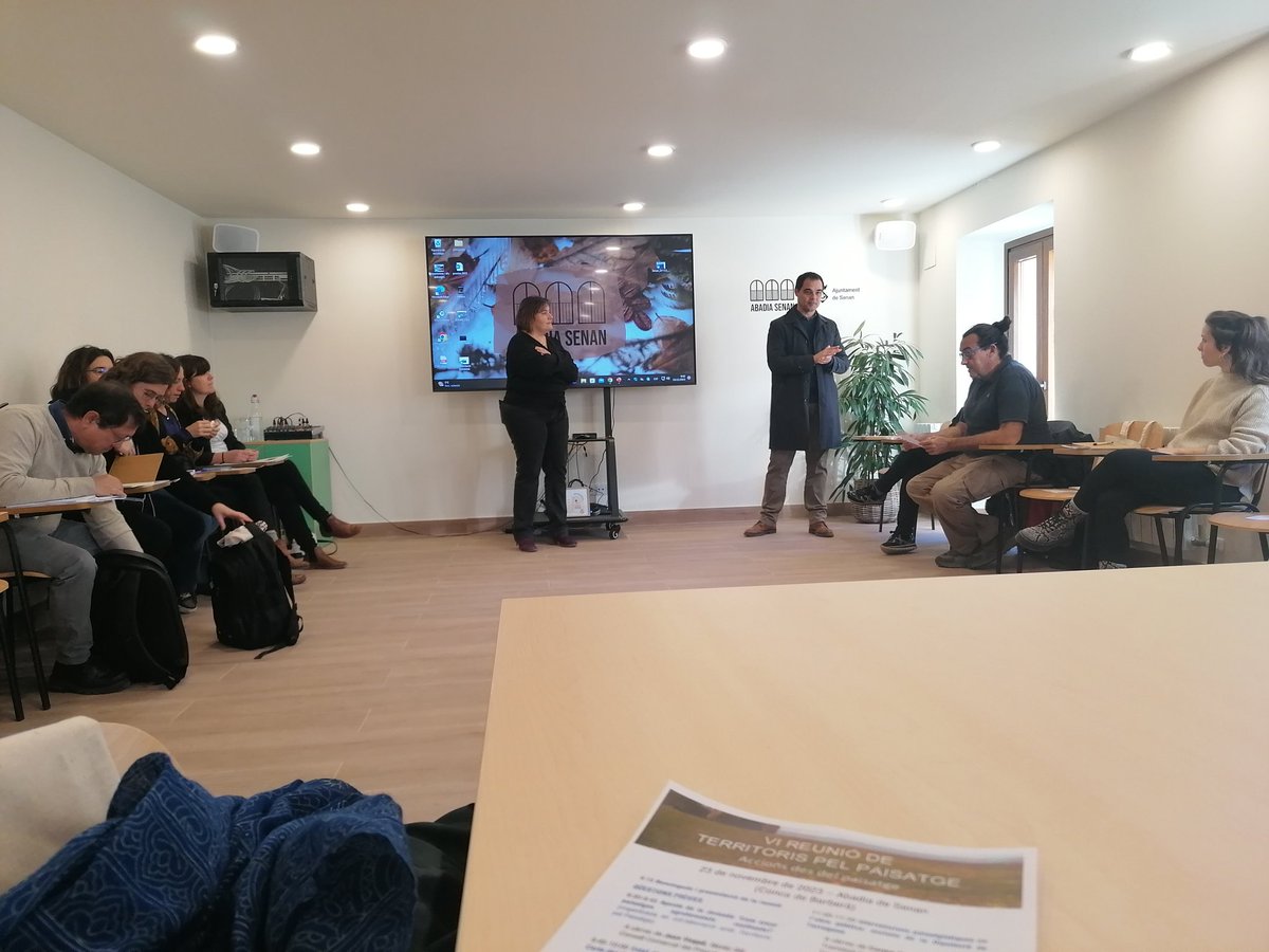 Prenem part a la VI reunió de "Territoris pel #Paisatge" organitzada per <a href="/catpaisatge/">Observatori del Paisatge de Catalunya</a> i que té lloc a l'Abadia de <a href="/AjuntamentSenan/">Ajuntament de Senan</a>. Ho fem amb en Joan Vaqué, tècnic del <a href="/CCPriorat/">Consell Comarcal del Priorat</a>, per parlar de "com crear paisatges agro forestals resilient?“.