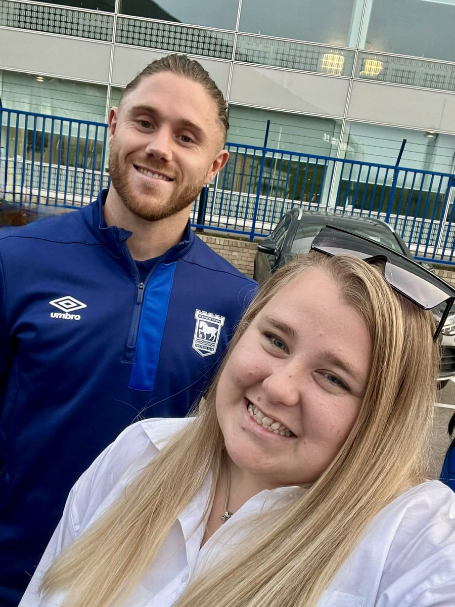 Amber_Jade7's tweet photo. Happy birthday @wesley__burns  🎂🎂 https://t.co/ejOPNbDsTl