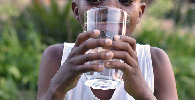 ifakarahealth's tweet photo. 💧WATER QUALITY:
Scientists say, in Tanzania it’s “safe today, unsafe tomorrow” 🚱

After examining stored drinking water quality in Tanzanian households and finding variability, scientists @ifakarahealth, @NCState and @Stanford say this might affect estimates of population level access to safe drinking water 🚰, particularly in peri-urban settings. 🏡🔍

Dr. Mwifadhi Mrisho, a research scientist @ifakarahealth, Tanzania and colleagues - Angela Harris, Sean Daly, Amy Pickering, Michael Harris and Jennifer Davis from United States – make the revelation in their new publication on the Environmental Science & Technology journal on Nov. 3, 2023.

The scientists investigated a total of 193 households in peri-urban Tanzania to assess variability in stored water quality and to characterize uncertainty with different data collection schemes. 📊

>>https://t.co/sXEYP7RAqN
>> #IFAKARAnews