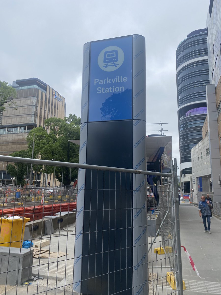 eCrets's tweet image. Signs are out- Parkville station right on the doorstep of @PeterMacCC