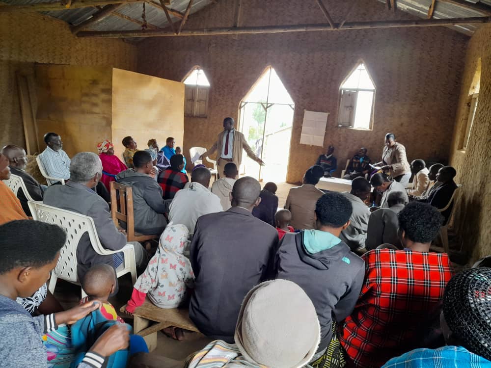 kickuorg's tweet photo. Join us now in Bwegyerere cell, Kigyeyo ward,Rubanda Town Council, #RubandaDistrict, as we unite to combat corruption &amp; build a brighter future for Uganda. During this dialogue, we will delve into the various forms of corruption that plague our society.
#kickcorruptionout #P4D https://t.co/9YkHjfRqjY