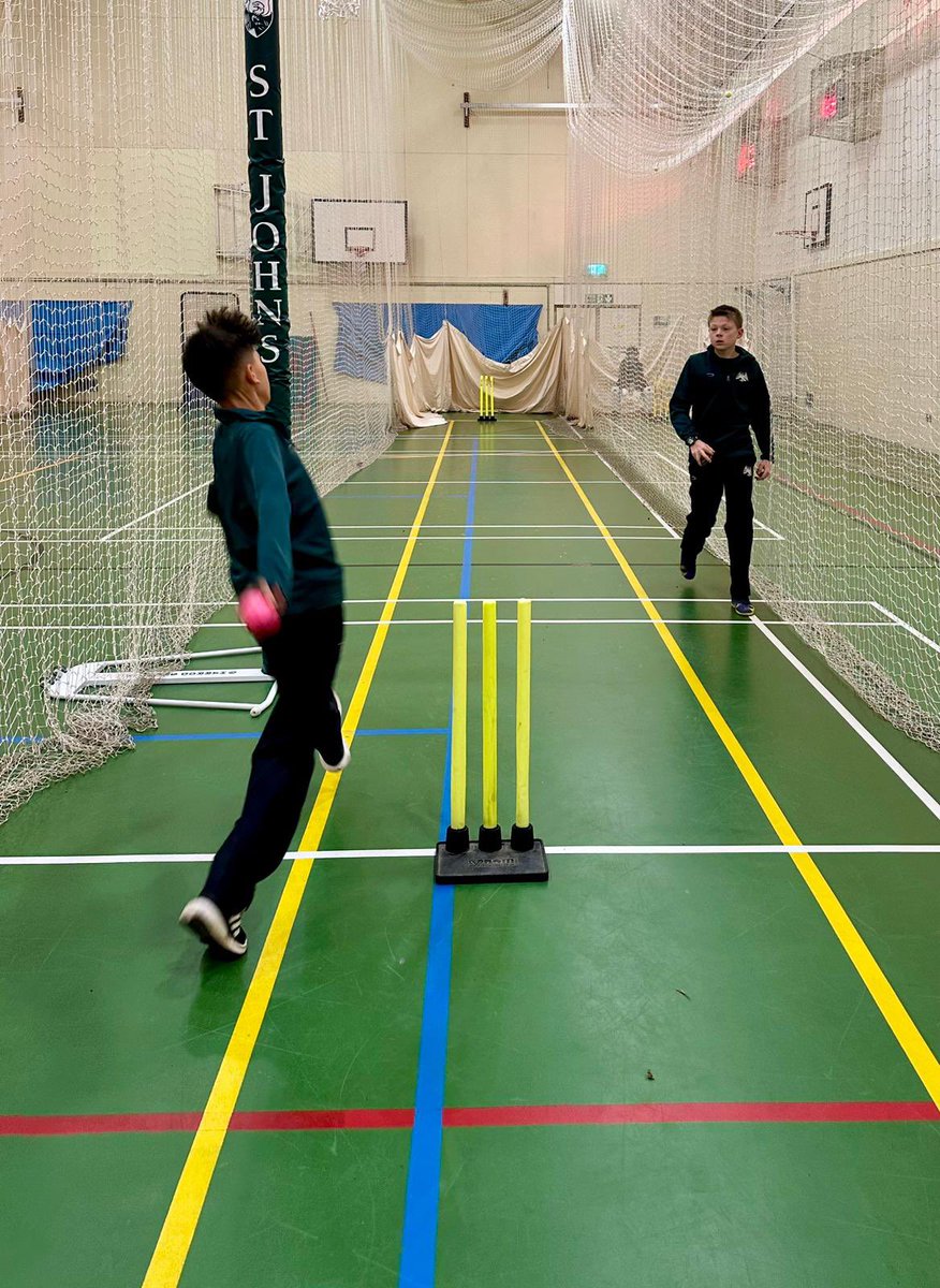 Bowlers working hard in the nets this morning. Speed gun in action which was always going to be fun! Excellent progress being made across the board from the @StJohnsSurrey boys and girls 👏🦅🏏 @stjohnssport