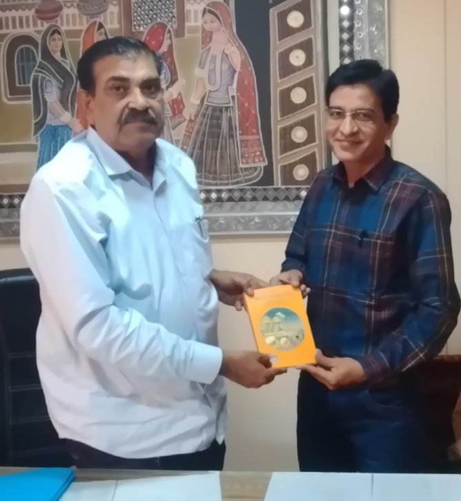 URughani's tweet photo. જિલ્લા શિક્ષણ સમિતિ ના નવનિયુક્ત ચેરમેન શ્રી વિરમભાઈ ગઢવી સાથે શુભેચ્છા મુલાકાત
#edu
#kachch https://t.co/3AWEccOnb1