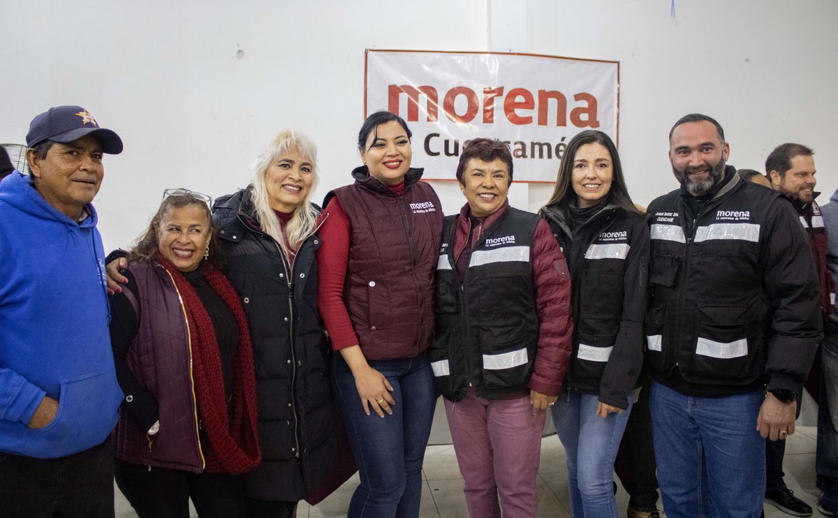GarciaGaray_L's tweet photo. Ni la lluvia, ni el frío nos impide seguir organizándonos!
En el municipio de #Cuencame acompañados de la primera presidenta morenista Elizabeth Sotelo , nos reunimos con liderazgos. Hay mucho entusiasmo porque la Cuarta Transformación siga permaneciendo en nuestro país.
🧵👇🏽👇🏽 https://t.co/GbyDoiukTD