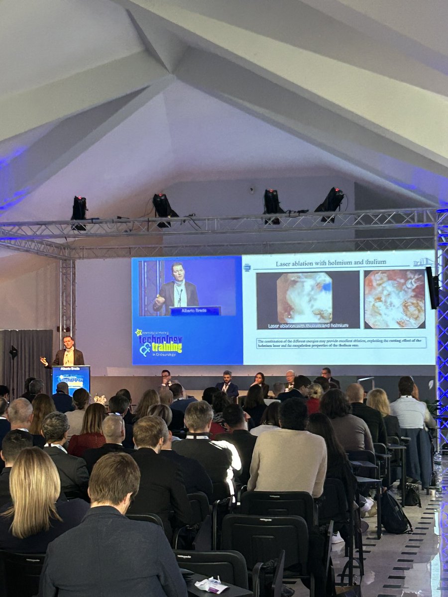 Full auditorium for the session about #UTUC during T&T. Lasers, random upper tract biopsies, chemoablation. Lots of hot topics discussed, never underestimate this pathology! @AlbertoBreda1 @scoffonecesare @AngeloTerrito @GuidoGiusti @frasor86 @sproietti81 prof Herman