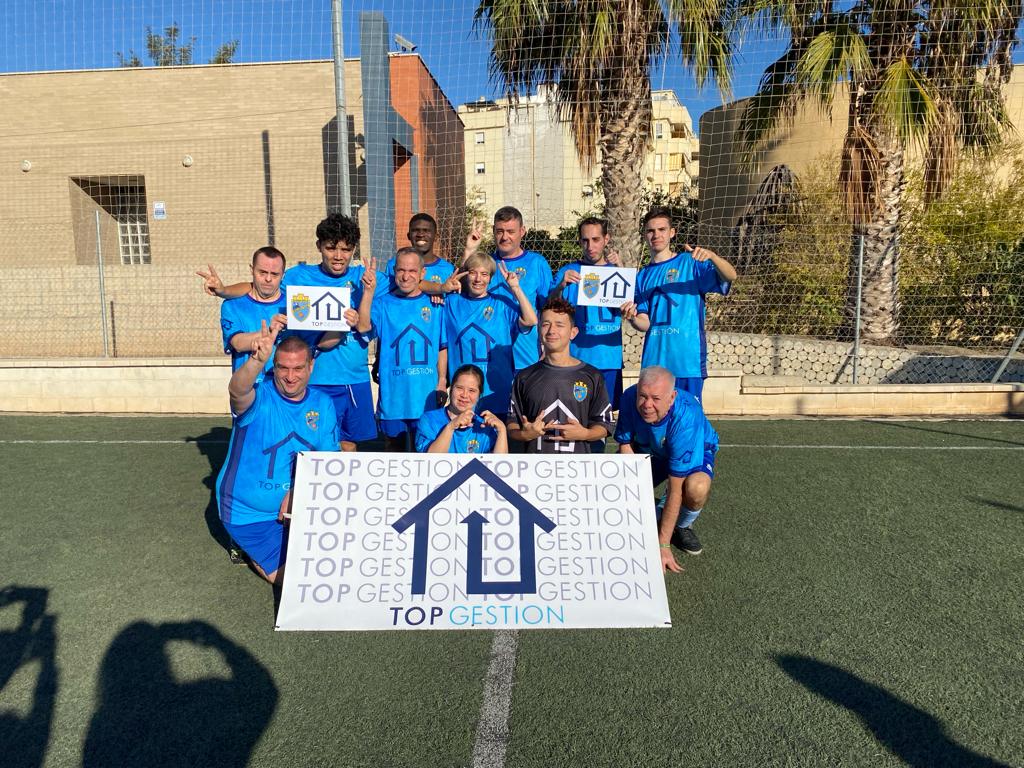 Orgullosos de poder colaborar con el equipo Genuine que pertenece al Athletic Club de Fuengirola y cuyos jugadores son jóvenes con diversidad intelectual. Celebramos la inclusión en el deporte y agradecemos formar parte de este maravilloso proyecto. ¡A por el siguiente partido!⚽️