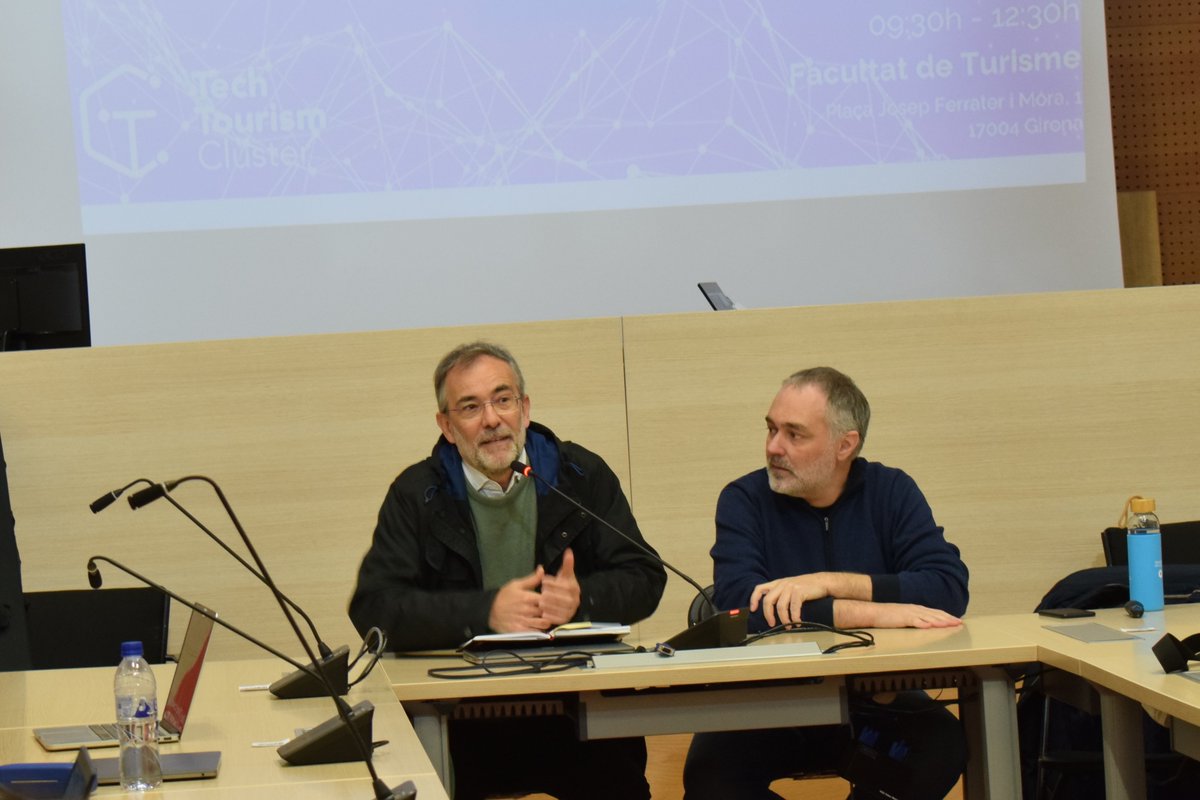 campusturisme's tweet photo. 🔛Comença la jornada "Un café amb la UdG" amb un petit discurs a càrrec de Josep Calbó, vicerector de projectes estratègics i internacionals de la Universitat de Girona i Director general de la Fundació Girona Regió del Coneixement. https://t.co/WS1aY4Dfg6