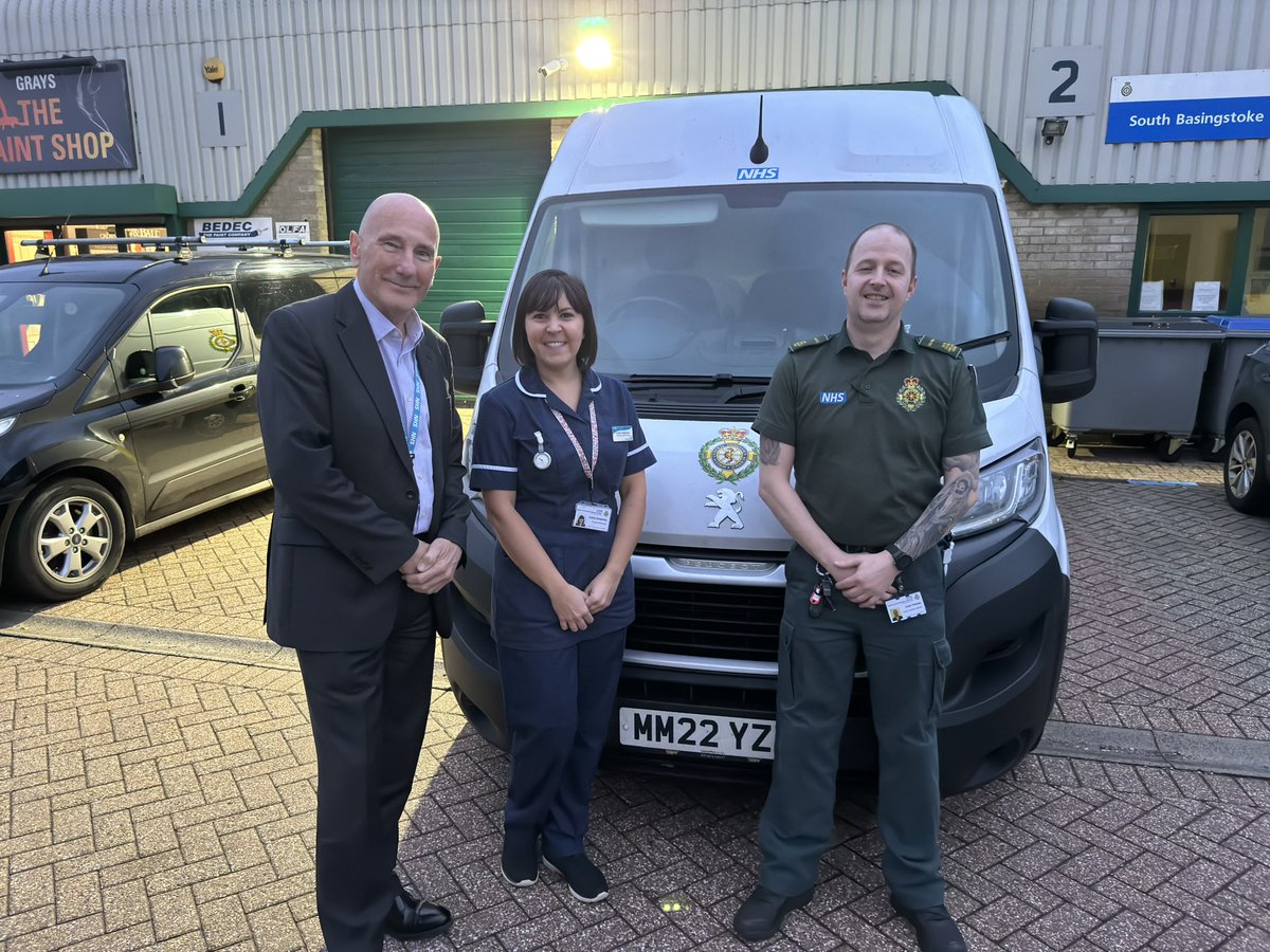 Really enjoyed spending time with Claire and Colin who are part of the joint @HHFTnhs @SCAS999 #SouthernHealth falls and frailty service. Compassionate and caring service which supports people in their homes and avoids hospital admissions. Great example of collaborative working.