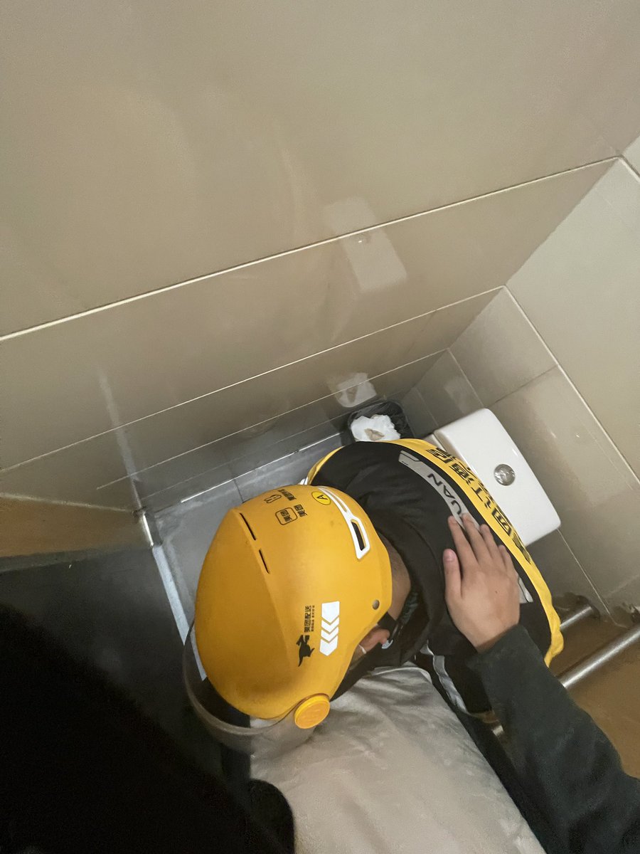 Ludan___'s tweet photo. #野战。#户外。想发泄了，点个外卖，美团外卖送啥都快 https://t.co/BXLPZfElV6