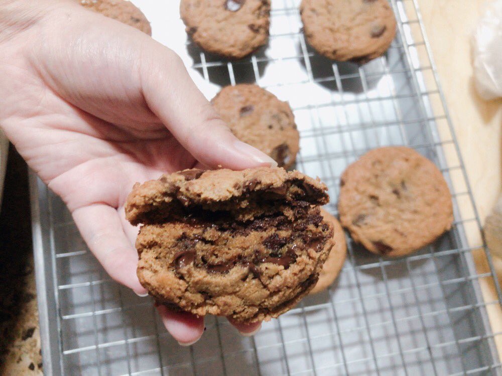 รับอยู่น๊าาา คอนไหน คาเฟ่ไหนก็รับหมดค่ะ มีคุกกี้ 3 แบบให้เลือก ราคาแล้วแต่ชนิดของคุกกี้ค่ะ 
- คุกกี้เนยทรงไอศกรีม ลูกละ 12฿
- ซอฟท์คุกกี้ช็อกโกแลตชิป ชิ้นละ 25฿
- คุกกี้บราวนี่ ชิ้นละ 30฿

สั่งขั้นต่ำ 20 ชิ้นพร้อมทำสตก. สนใจทักได้เลยค่ะ🤍

#giveaway #ของแจก #ทำของแจก #รับทำของแจก