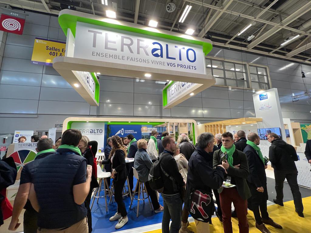 ChambagriFrance's tweet photo. 🗓️ Dernier jour du @salondesmaires
🕖 Plus que quelques heures pour échanger avec les conseillers #TERRALTO et tenter de gagner un panier de produits @Bienvenueferme grâce à notre jeu concours 🎁
🤝 Rendez-vous sur notre stand D05 Pavillon 4 https://t.co/4IoaWTAzSG