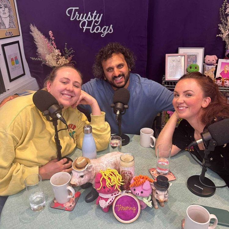 Comedypodcastde's tweet photo. Comedy Podcast of the Day
@TrustyHogs
@MrNishKumar
@CatherineBohart
@HelenBaBauer

[Trusty Hogs] Ep109. NISH KUMAR / Conspiracy, Catchphrases &amp; Car Crashes  🅴 #trustyHogs 

https://t.co/Uog3eUt3vI https://t.co/txIpWiwxZ4