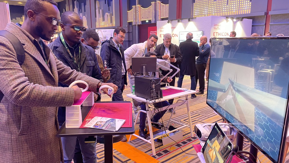 Toujours en place au 19ème congrès #SFCD_ACHBT pour vous faire découvrir notre simulateur de #chirurgie #robotique ! Profitez d'un niveau de simulation inégalé et découvrez la #suture haute fidélité par <a href="/insimo/">InSimo</a> ! On vous attend !