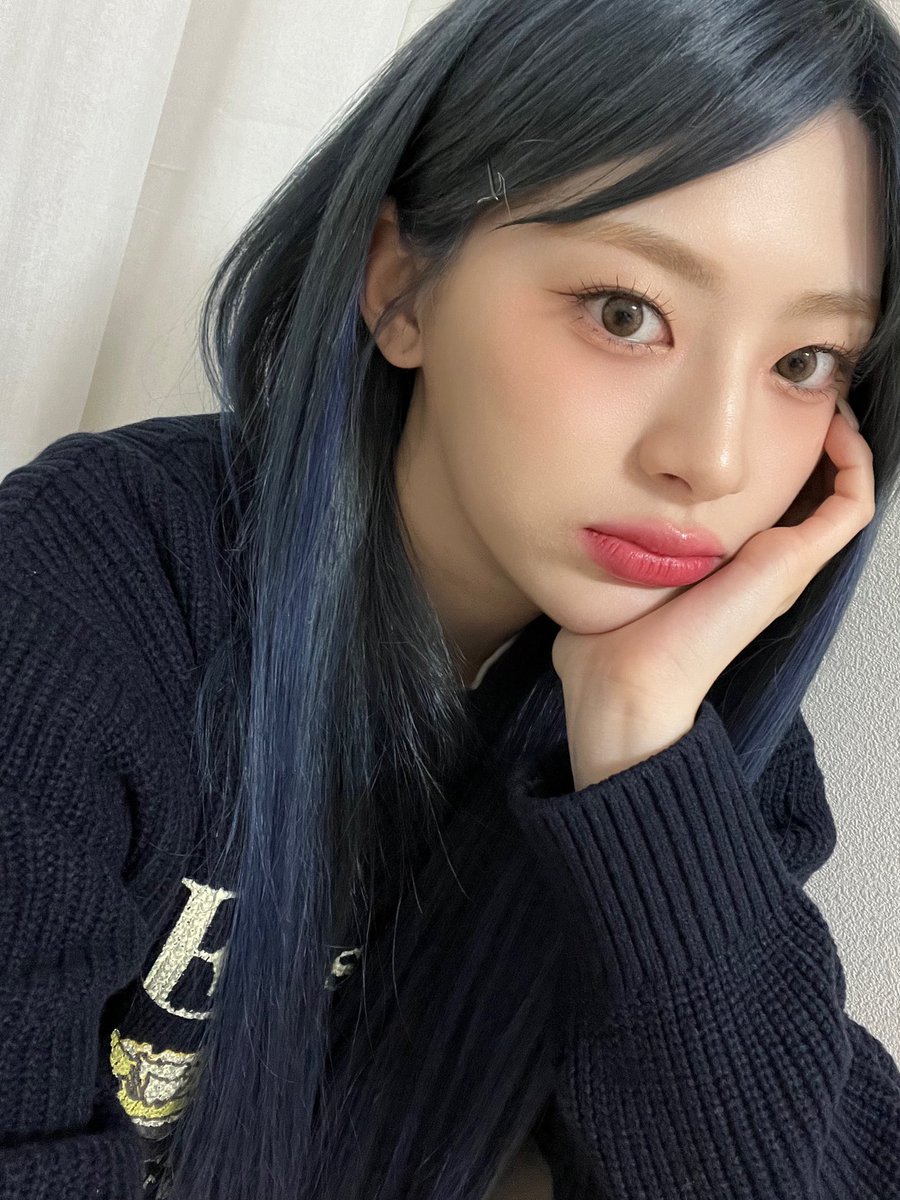 STAYC_talk's tweet photo. 🦊💬
셀카다~~~~🤳

#STAYC #스테이씨 #Seeun #세은 https://t.co/sXPnzgFfpM