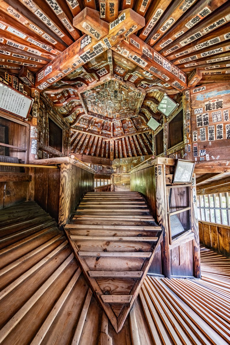 会津のさざえ堂、螺旋構造の一番上の空間を4K高画質で