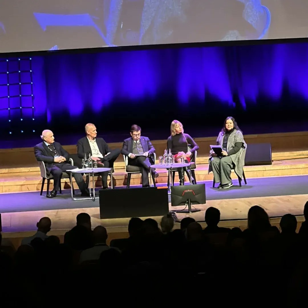 nushkino's tweet image. It was an honour kick off Day 2 of @ukspaceconf Belfast w plenary: How do we build &quot;one of the most innovative and attractive space economies in the world&quot;?  With Alice Bunn, Mark Sims @SPace_A_Network, Massimo  Comparini @Thales_Alenia_S, Tony Holt @Heads_InSpace

#UKSC2023