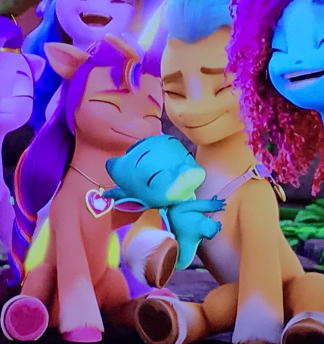 Pearl_AG7777777's tweet photo. Oh my stars ahhh!!!💖💛 They are definitely Sparky’s parents I’m crying how beautiful! C’:🧡💛💚

#MLP #MLPMYM #SunnyStarscout #HitchTrailblazer #Sparky #Starblazer https://t.co/0OKyFT3FdV