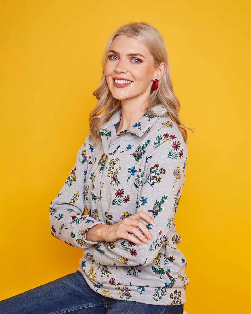 SimpMcCalls's tweet photo. Snuggle up in #m8240 πβοΈπ₯βοΈ It works as either a polo top or sweater, can be made in jersey, sweatshirting or sweater knits for a super cosy feel.
See the Paper & PDF options at https://t.co/R9OUuiUdQZ
#McCallsPatterns #dressmaking #seamstress #patterninspo #sewinginspo https://t.co/cTYphebVgb