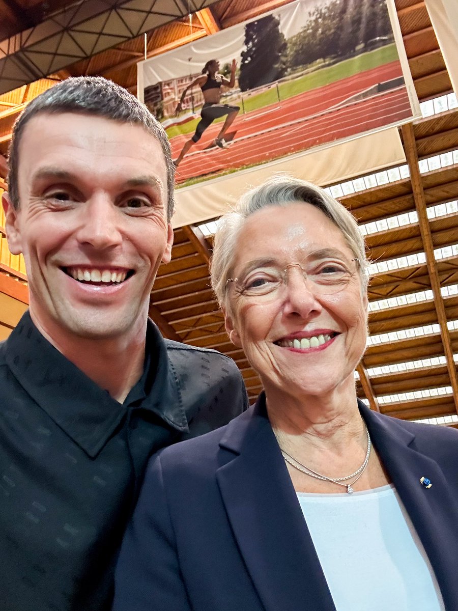 Elisabeth_Borne's tweet photo. Bonjour à tous, avec Alexis nous avons un message pour vous aujourd’hui : le handicap, c’est l’affaire de tous.
À tous les participants, bon #DuoDay2023 ! https://t.co/qZIXtyGqmc