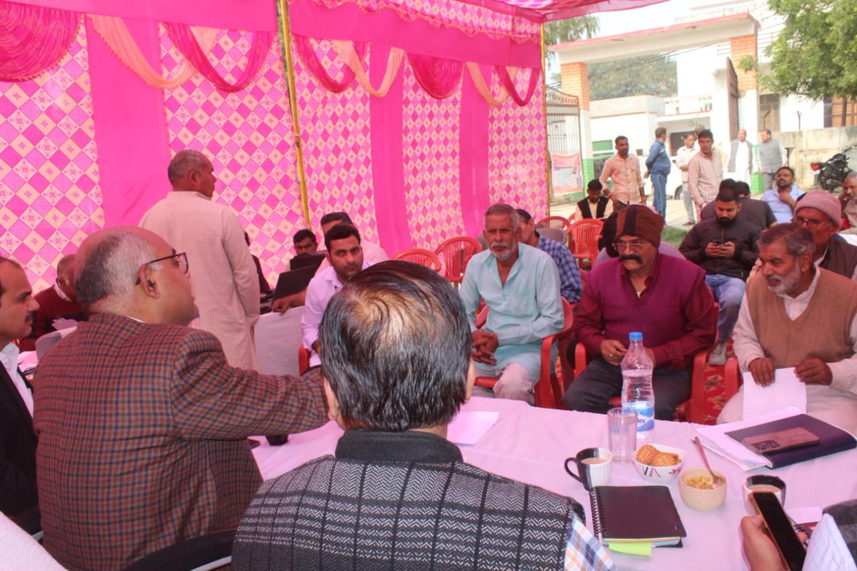 BagpatDm's tweet photo. ऊर्जा निगम के बकायदाओं के लिए एकमुश्त समाधान योजना  के अंतर्गत  आज बावली में ओo ट���o एसo कैंप का निरीक्षण किया। https://t.co/sPhuA7Bpn1