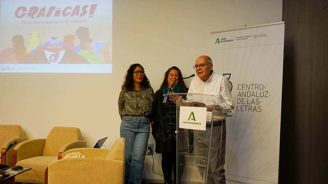 GoStreamingGo's tweet photo. Presentación oficial ayer de @Graficascomic organizado por @letrasandalucia en el CAL de Málaga con la presencia del director del centro andaluz de las letras Justo Navarro y las coordinadores de #Gráficas @NatachaBustos y @muerdelrollo
#GoStreaming 📷🎥 https://t.co/KWjvCCDYdG