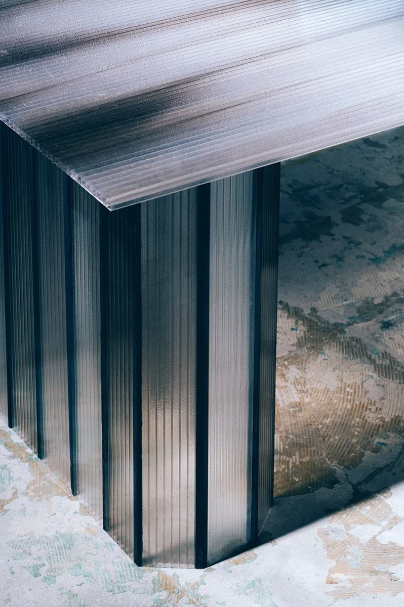 THEFARMparis's tweet image. 🕳 #DesignFocus : BORDER upcycles surplus hollow polycarbonate into icy furniture for DESIGNART tokyo 
♟ Ravail Khan via @dezeen 
••• designboom.com/design/border-…