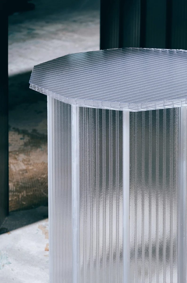 THEFARMparis's tweet image. 🕳 #DesignFocus : BORDER upcycles surplus hollow polycarbonate into icy furniture for DESIGNART tokyo 
♟ Ravail Khan via @dezeen 
••• designboom.com/design/border-…