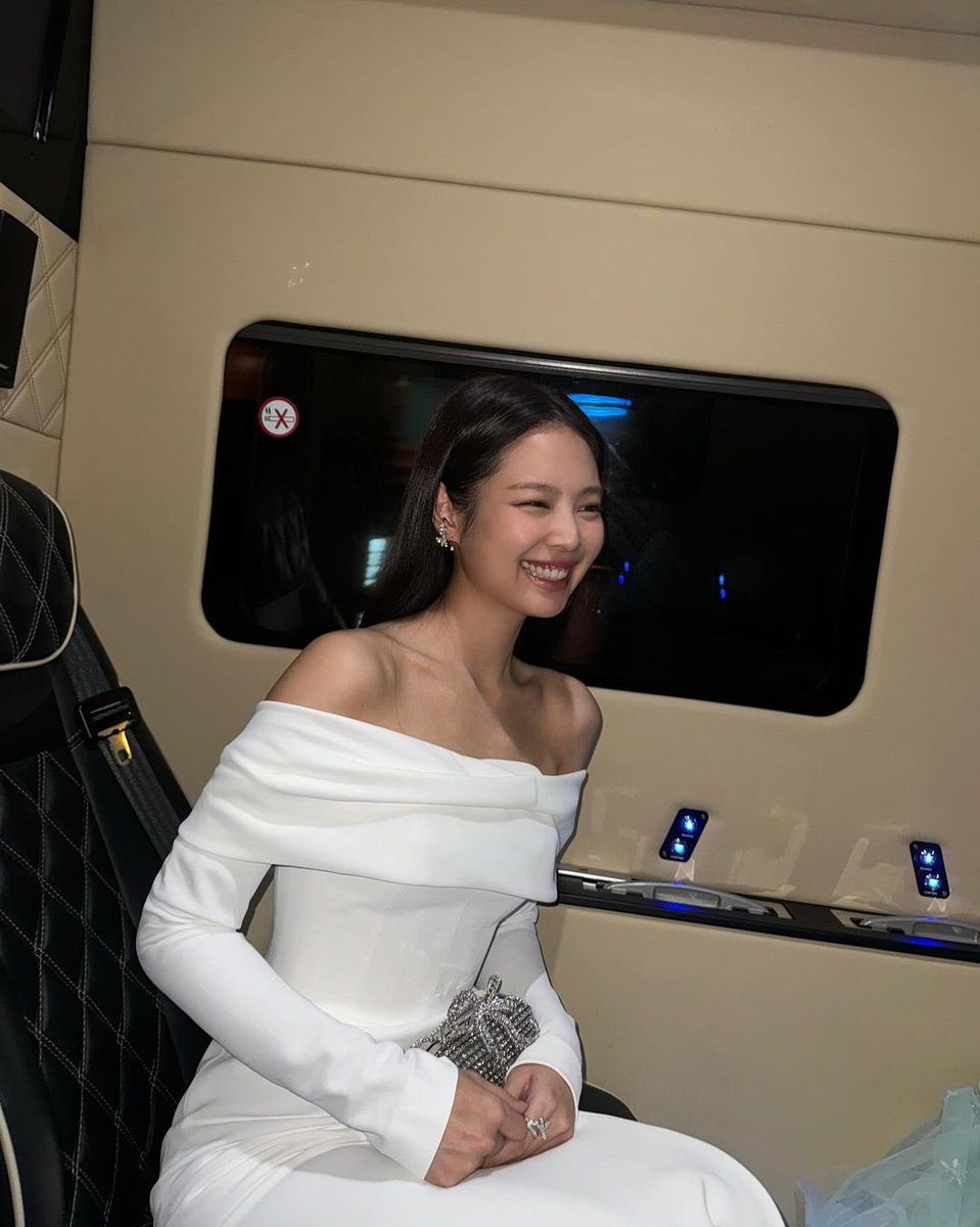 NEWSJENNlE's tweet image. 📸 231123 #JENNIE Instagram update