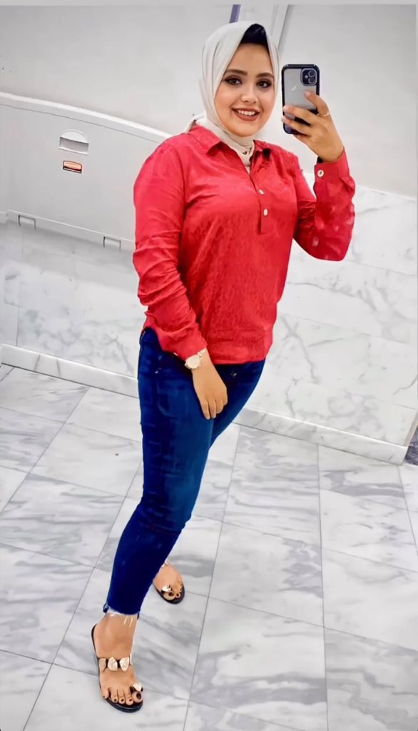 قريبها بعتلي عايز يعرف رأيكوا فيها. اعملوا ريتويت عشان انزل باقي صورها #REWTEET #hijab #Sexy #Sex #turban #feet #Fetish #girl #heels #highheels #arab