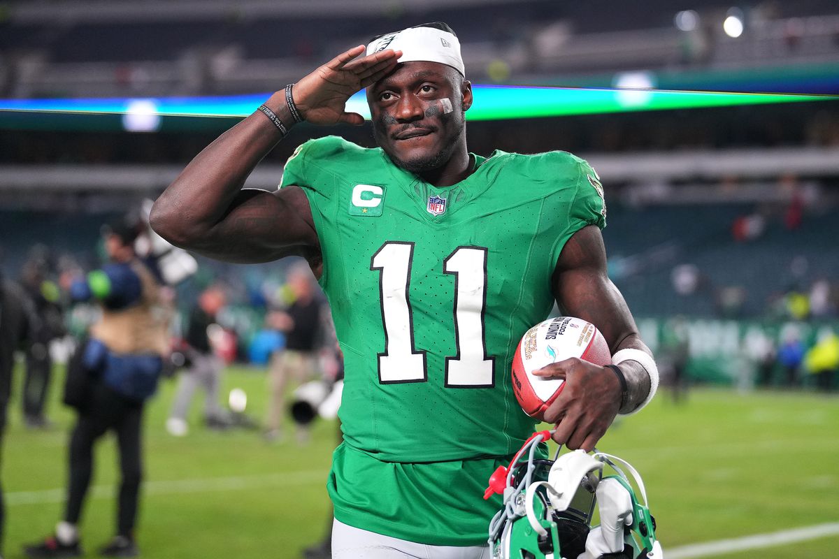 David on X: "The last time the @Eagles wore Kelly Green AJ Brown 10 rec 137  yards 1 TD Does he outperform that on Sunday vs @BuffaloBills  https://t.co/MJbGF7uTC2" / X