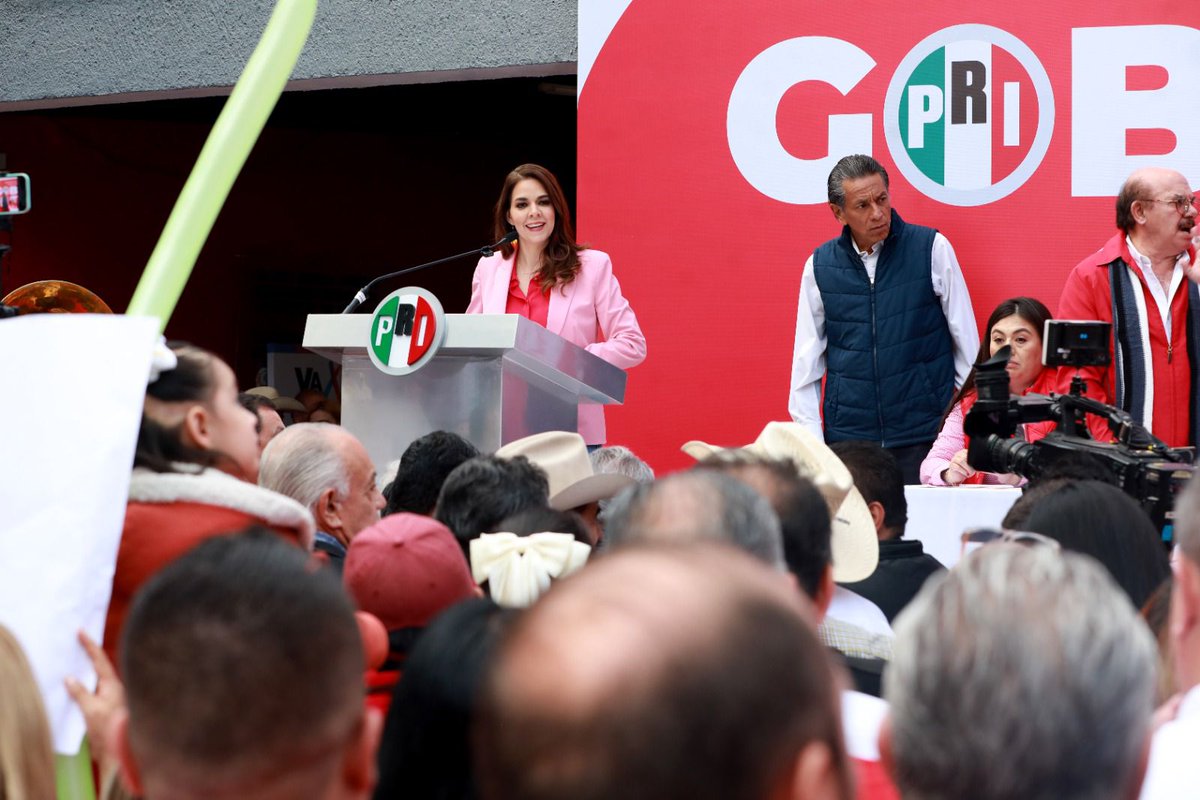 PRI_Nacional's tweet photo. Arropada por la militancia priista, este día se registró @LauHaro como Precandidata a la Gubernatura de Jalisco. Reconocemos en ella a una mujer preparada, honesta, con una trayectoria impecable, que conoce bien su estado y las necesidades de su gente.
¡Aquí sí hay proyecto, aquí sí hay ideales! Vamos juntos por #ElJaliscoQueQueremos con #LauraAlFrente.
#ElPRIconLaura
