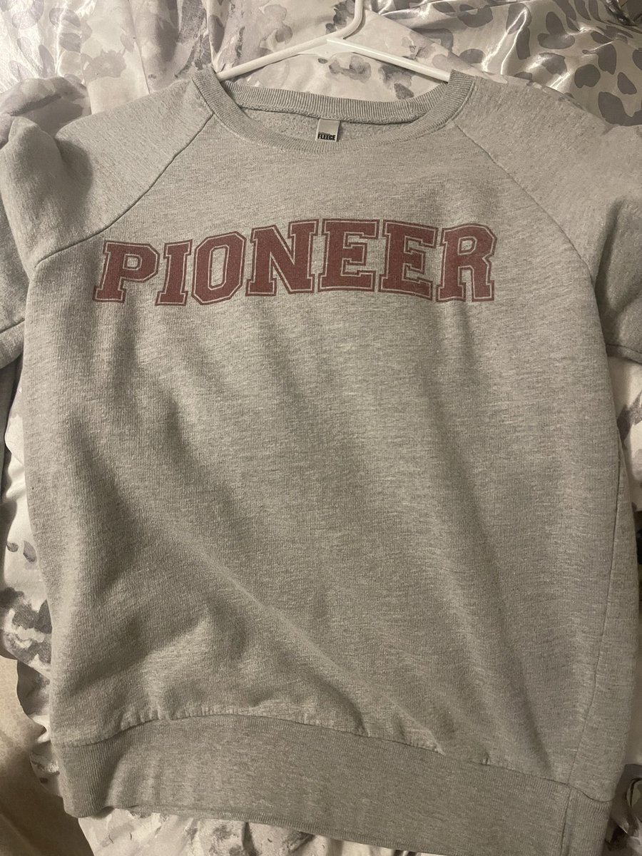 Do any of my the Maine people wanna buy this? No longer fits🥲 size xs