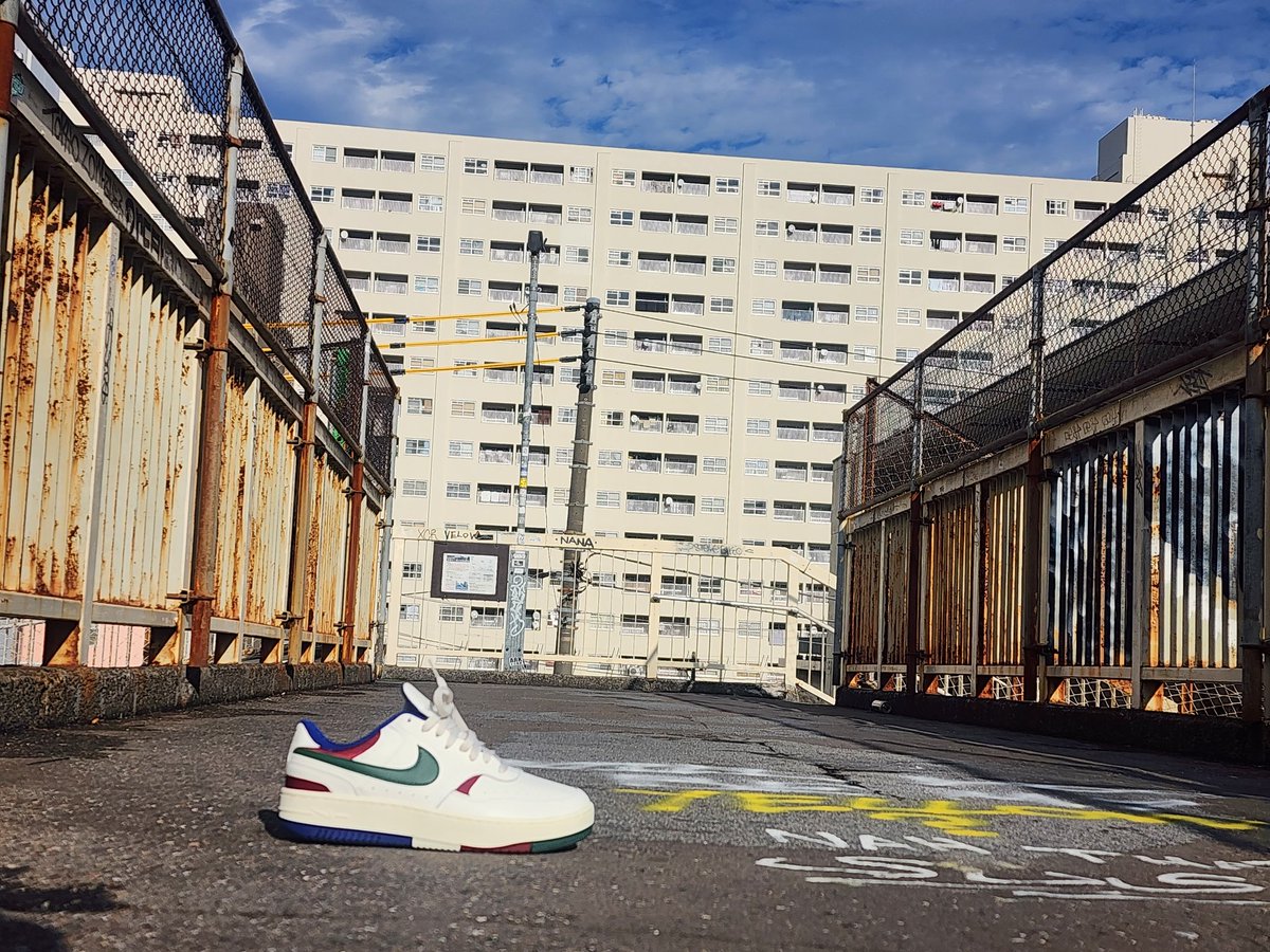 takagi_totyu's tweet photo. 場所が分かったら遊びたいよねー
歩道橋の落書き増えてて同じ位置の特定が難しかった
#新しい学校のリーダーズ #GAMMAFORCE #NIKE https://t.co/jpN8zre5v4