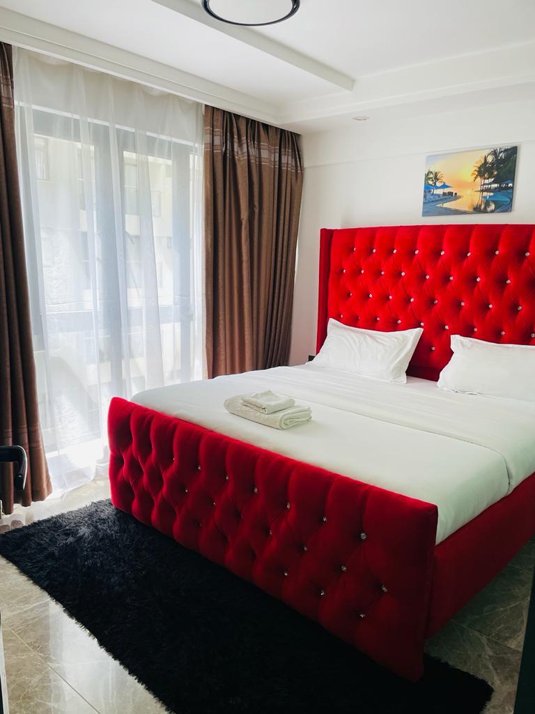 CarenBnbs's tweet photo. My name is Prudence and I am your Airbnb plug in Mombasa and Nairobi call/WhatsApp me on 0796827076 #prudence #Airbnbplug
This unit is a 1br in Kilimani self check-in https://t.co/tPnNYp8E3x