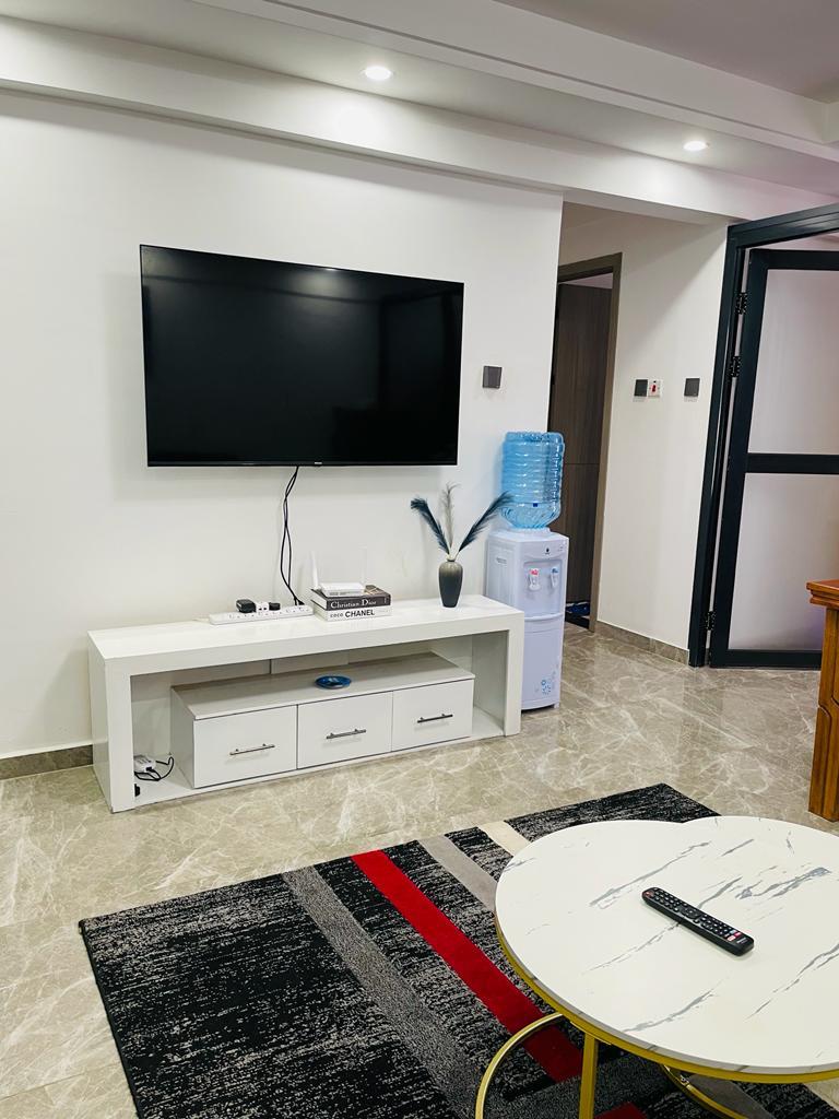 CarenBnbs's tweet photo. My name is Prudence and I am your Airbnb plug in Mombasa and Nairobi call/WhatsApp me on 0796827076 #prudence #Airbnbplug
This unit is a 1br in Kilimani self check-in https://t.co/tPnNYp8E3x