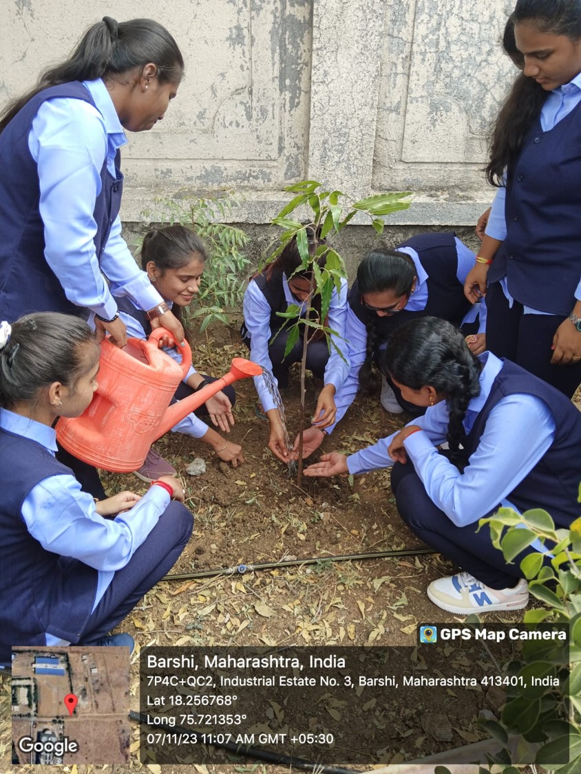 NSS_MITCORER's tweet photo. See the happiest faces who are feeling overwhelmed by their own performance in Swacchata Abhiyan, Tree Plantation. You made us Proud. https://t.co/Nw6pQIgNcO