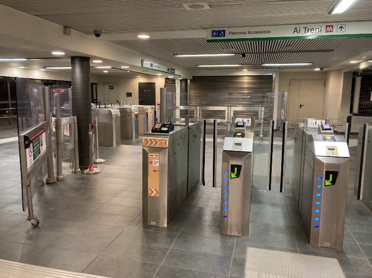 scarabroadcast's tweet photo. Ogni giorno alla MetroC Grotte Celoni fiumi di persone entrano gratis dalle uscite di emergenza.Allungano il braccio,raggiungono il maniglione antipanico e il gioco è fatto. Perché nessuno gli vieta l’ingresso?
@InfoAtac https://t.co/s79B2e4wts