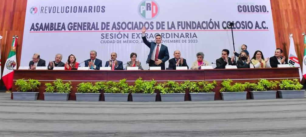 CNC_CEN's tweet photo. Nuestra dirigente nacional @LetyBarreraM asistió a la sesión Extraordinaria de la Asamblea General de Asociados de la Fundación Colosio, donde el presidente @alitomorenoc tomó protesta a Samuel Palma como titular del organismo para el periodo 2023-2027. https://t.co/a8cjcEZDHd