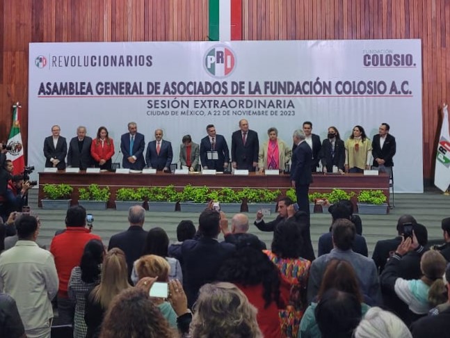 CNC_CEN's tweet photo. Nuestra dirigente nacional @LetyBarreraM asistió a la sesión Extraordinaria de la Asamblea General de Asociados de la Fundación Colosio, donde el presidente @alitomorenoc tomó protesta a Samuel Palma como titular del organismo para el periodo 2023-2027. https://t.co/a8cjcEZDHd