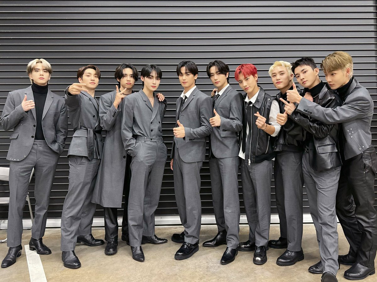 NAVER NPOP and MTV VMAJ 2023 with THE BOYZ! 👏
WAAAAH I met deobis, thanks for the warm greeting and we were able to receive a precious award, but not only award, we also had a chance to perform on the stage. How was our stage? 👀
P.S. As always, I try to contact alien.