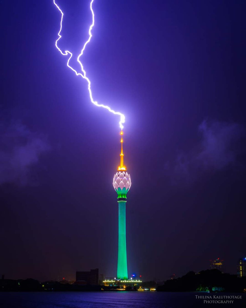 ⚡ Lightning strikes South Asia's tallest tower, the iconic Lotus Tower in Colombo. 

📸 Top shot from  <a href="/ThilinaKalu/">Thilina Kaluthotage</a>